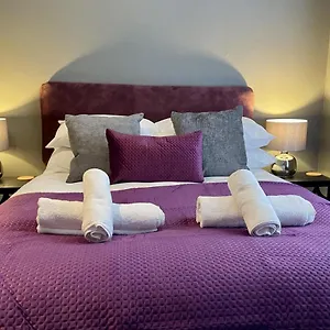 Holiday home Hummingbird House - 3 Double Bedrooms And Free Parking - By Crown Gardens Homes, Brighton