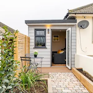 Apartment The Hideaway By The Sea - Free Parking, Hove